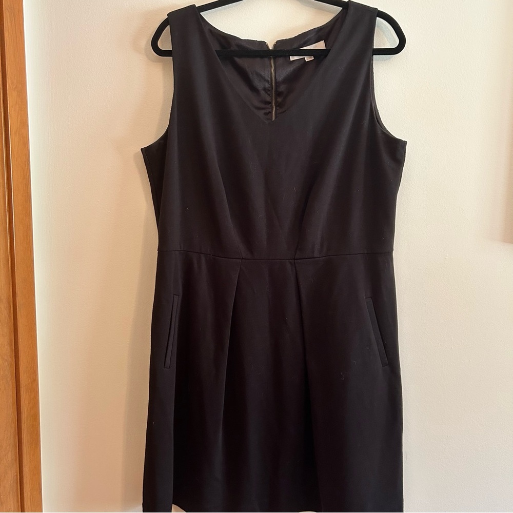 Classic Black Sleeveless Sheath Dress